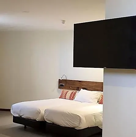 Y Estudios Dceres Hotel Aguilar de Campoo