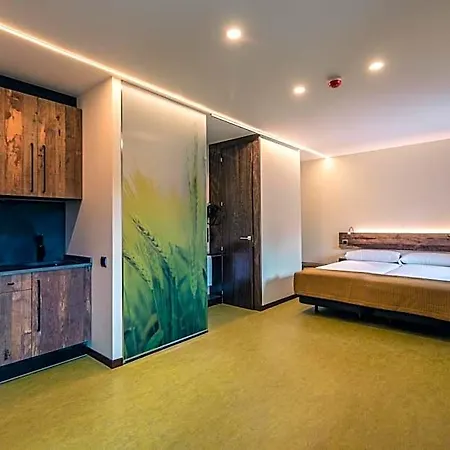 Y Estudios Dceres Hotel