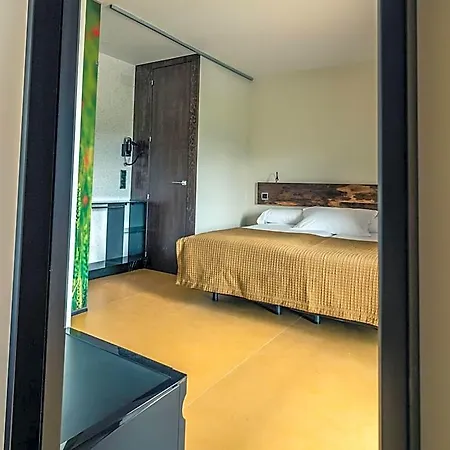 Y Estudios Dceres Hotel